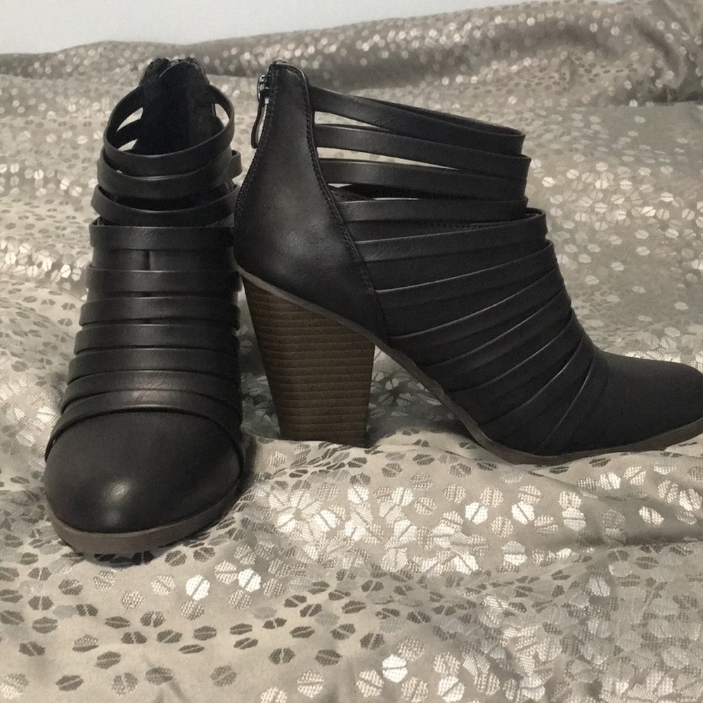 NWOT JG Ankle Boots